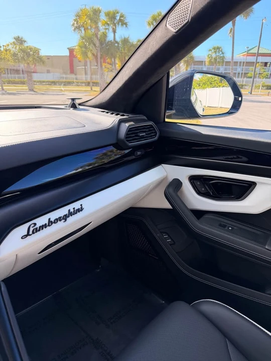 2024 Lamborghini Urus - Image 19 of 20