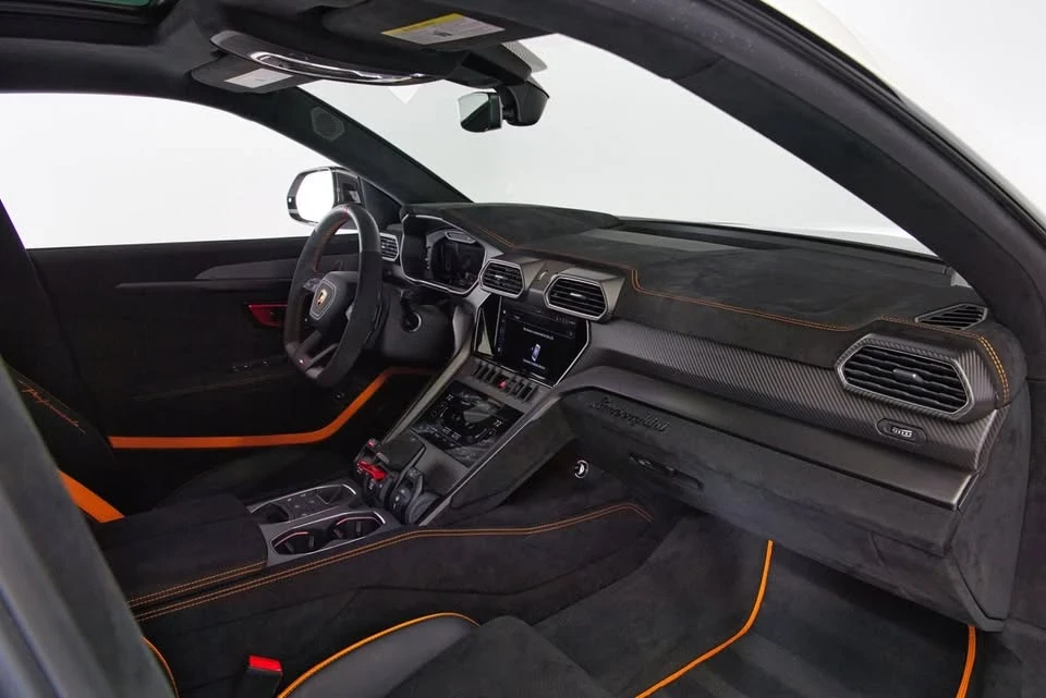 2024 Lamborghini Urus Performante - Image 16 of 18