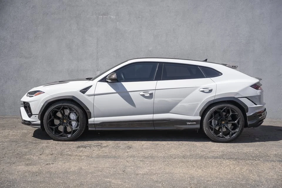 2024 Lamborghini Urus Performante - Image 2 of 19