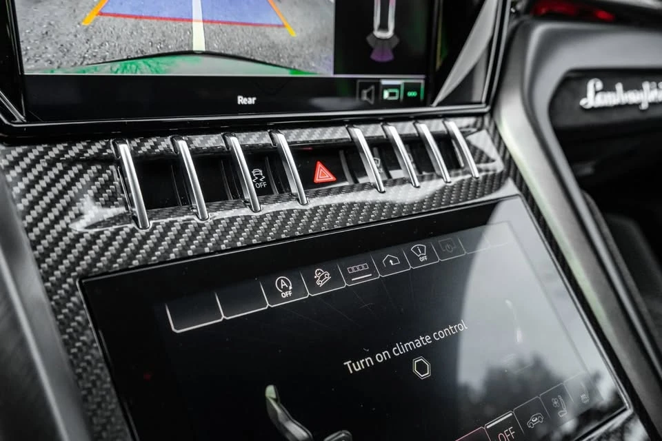 2024 Lamborghini Urus Performante - Image 11 of 17