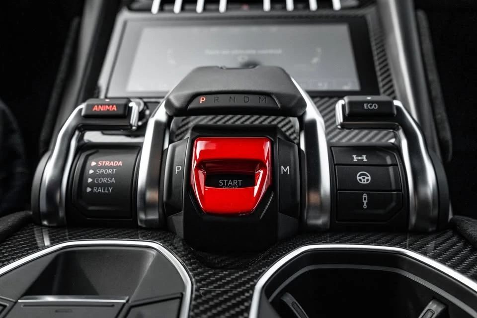 2024 Lamborghini Urus Performante - Image 15 of 17