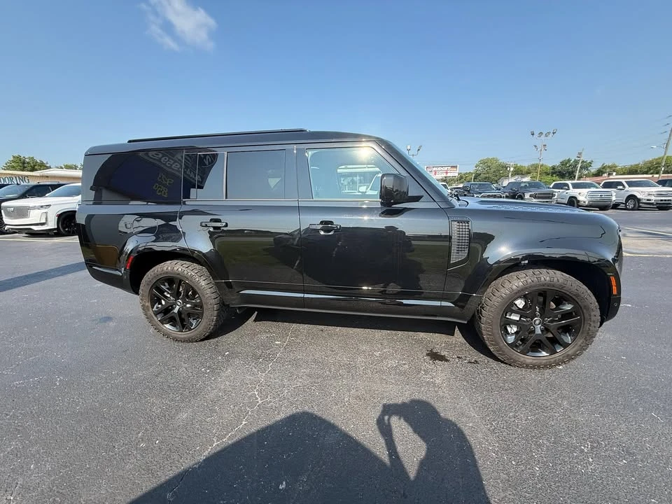 2024 Land Rover Defender L663 - Image 3 of 19