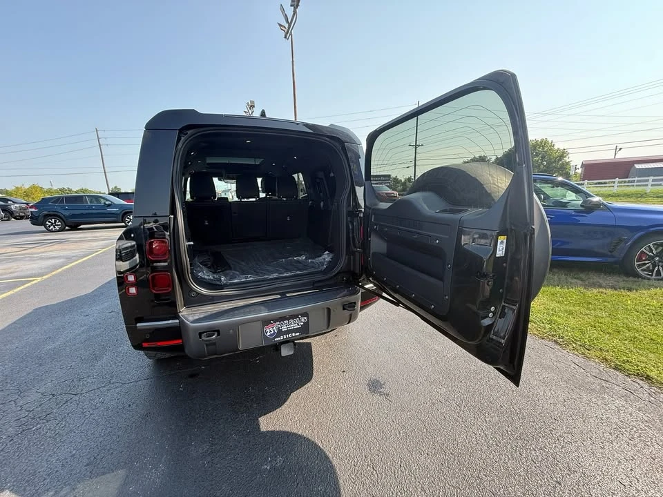 2024 Land Rover Defender L663 - Image 8 of 19