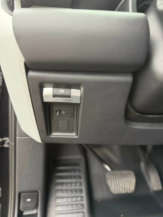 2024 Land Rover Defender L663 - Image 19 of 21