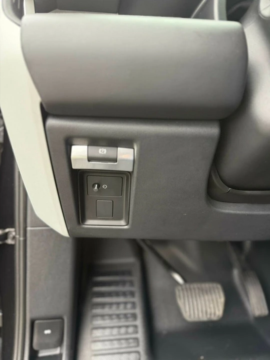 2024 Land Rover Defender L663 - Image 19 of 21