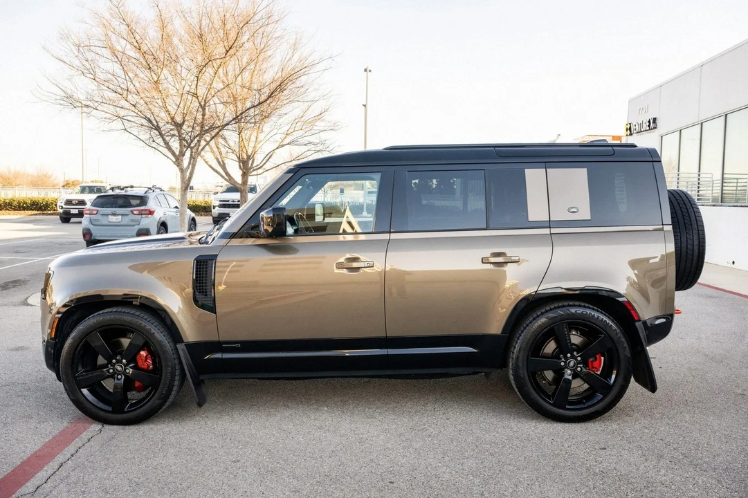 2024 Land Rover Defender L663 - Image 14 of 31