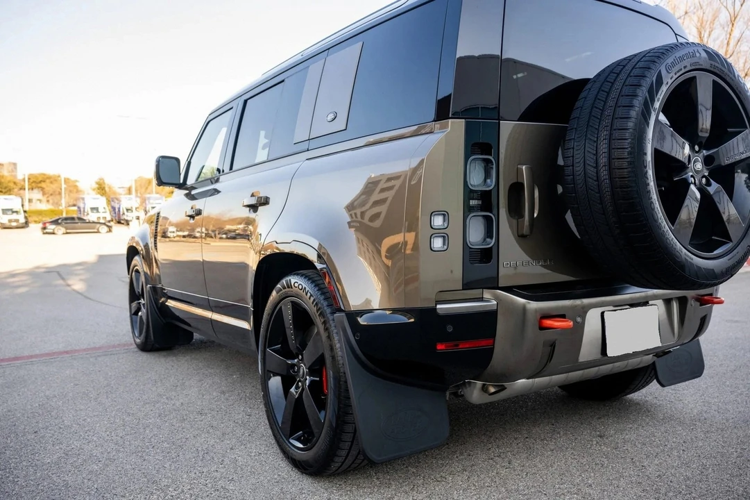 2024 Land Rover Defender L663 - Image 19 of 31