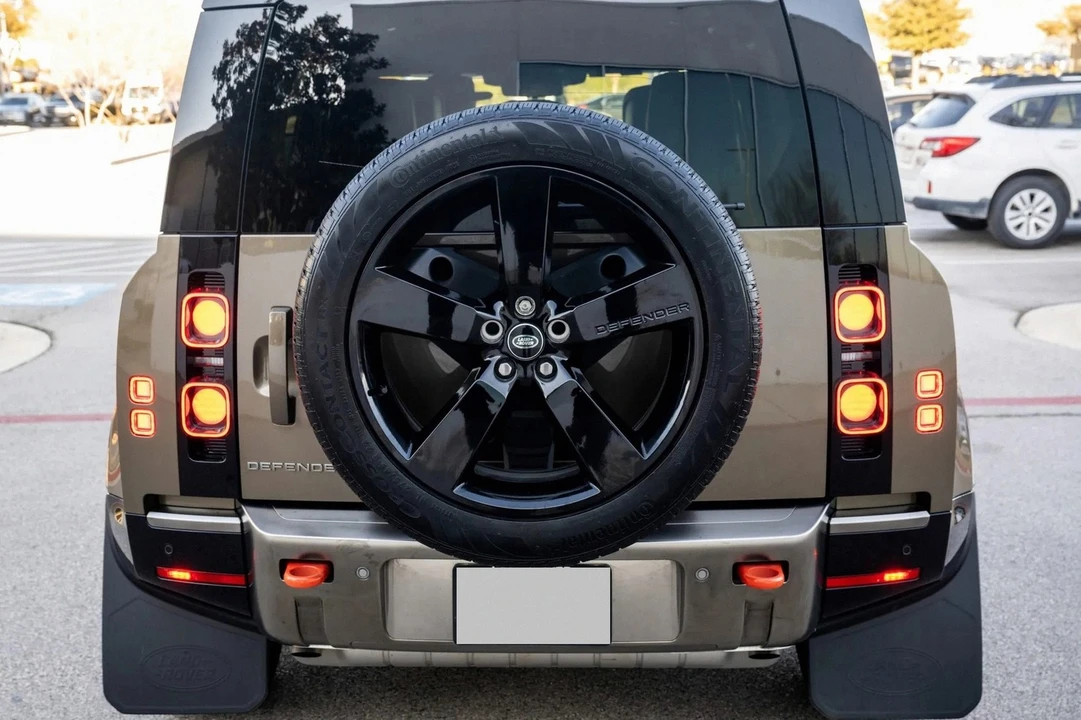 2024 Land Rover Defender L663 - Image 23 of 31