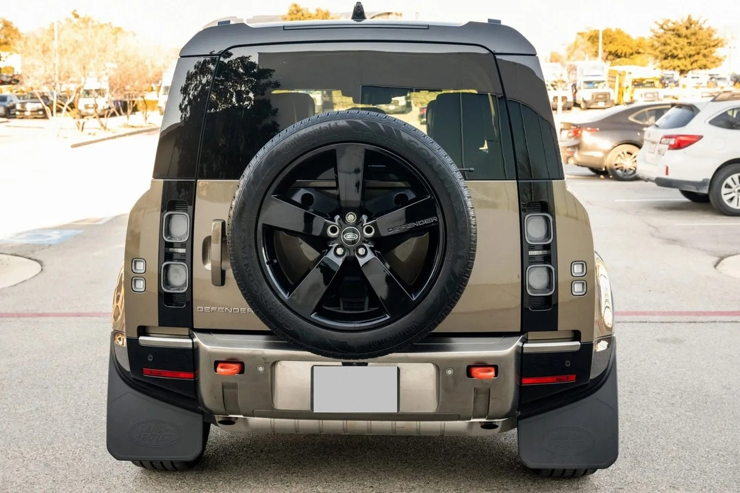 2024 Land Rover Defender L663 - Image 13 of 31