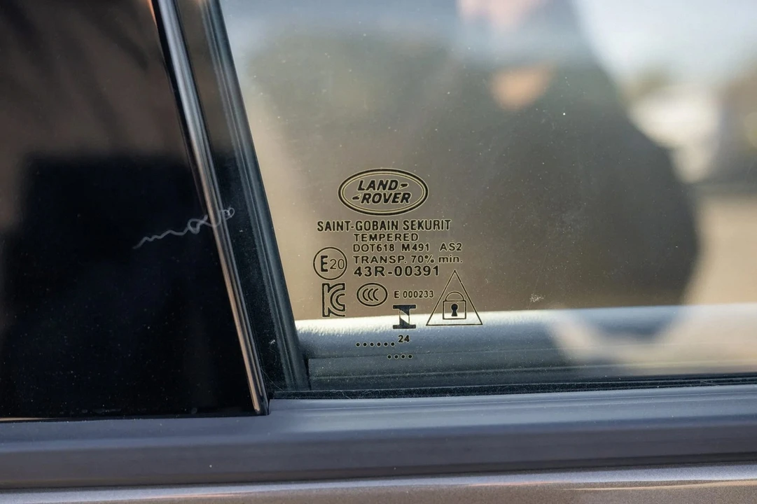 2024 Land Rover Defender L663 - Image 16 of 31