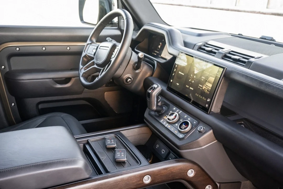 2024 Land Rover Defender L663 - Image 27 of 31