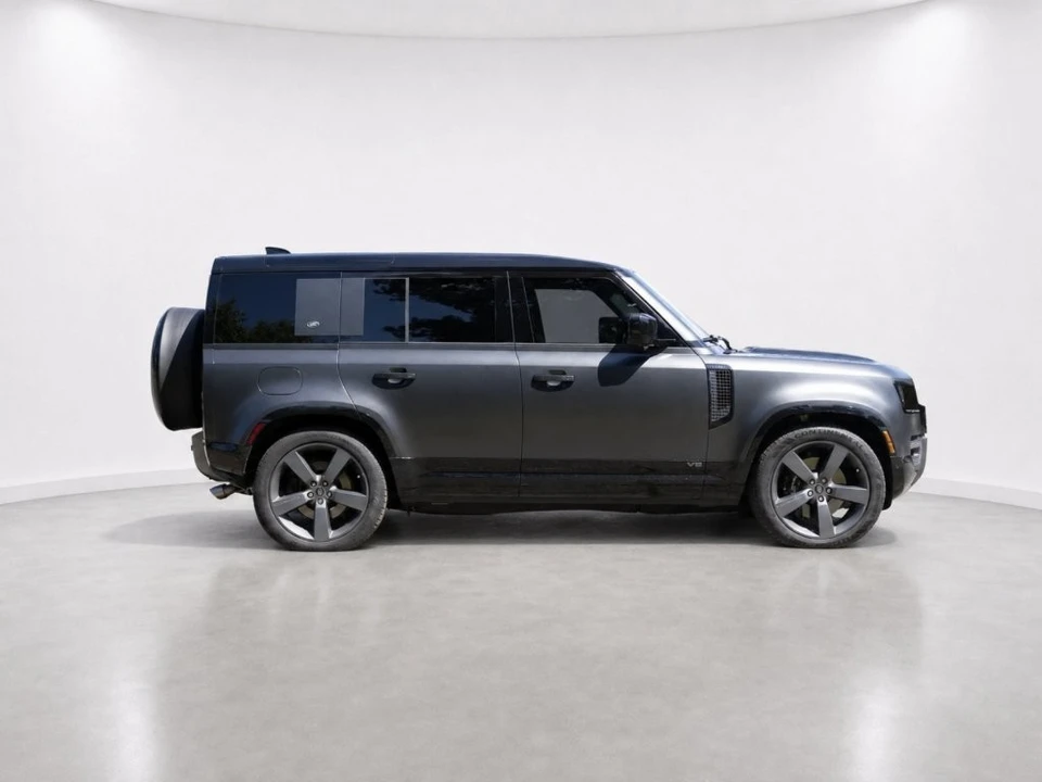 2024 Land Rover Defender L663 - Image 7 of 31