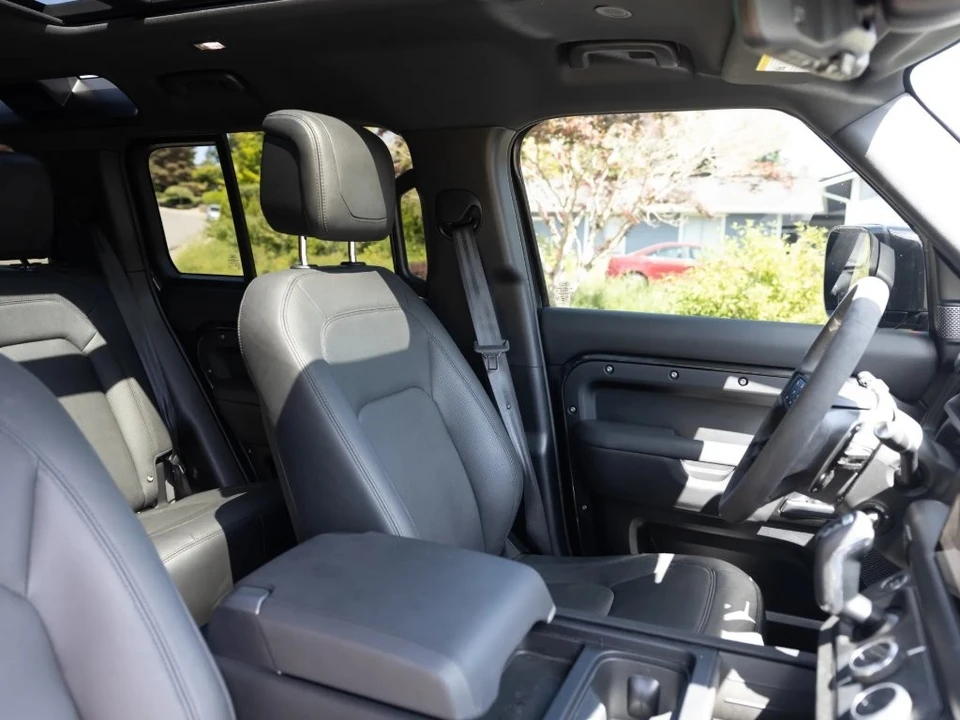 2024 Land Rover Defender L663 - Image 16 of 31
