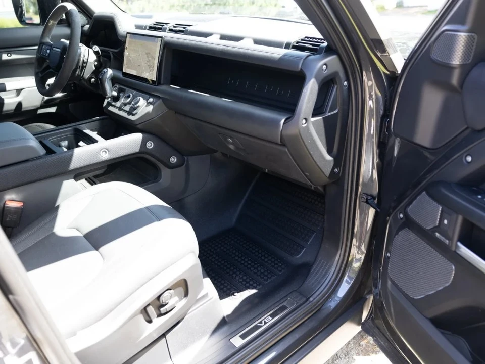 2024 Land Rover Defender L663 - Image 17 of 31