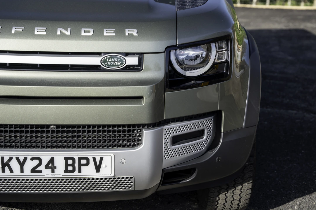 2024 Land Rover Defender L663 - Image 17 of 31