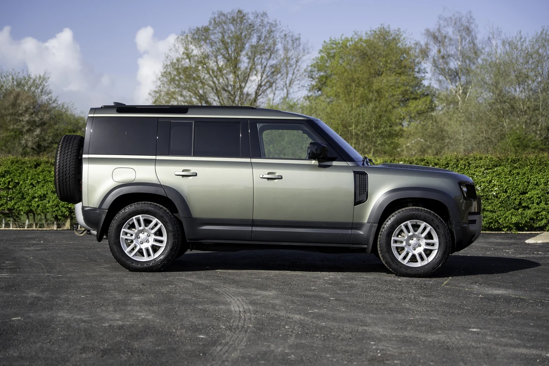 2024 Land Rover Defender L663 - Image 8 of 31