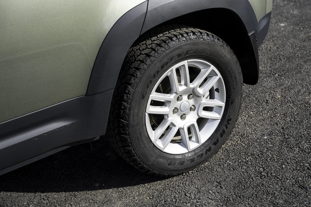2024 Land Rover Defender L663 - Image 27 of 31