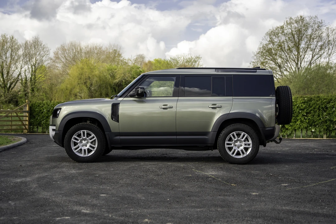 2024 Land Rover Defender L663 - Image 4 of 31