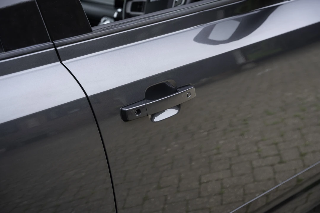 2024 Land Rover Defender L663 - Image 15 of 31