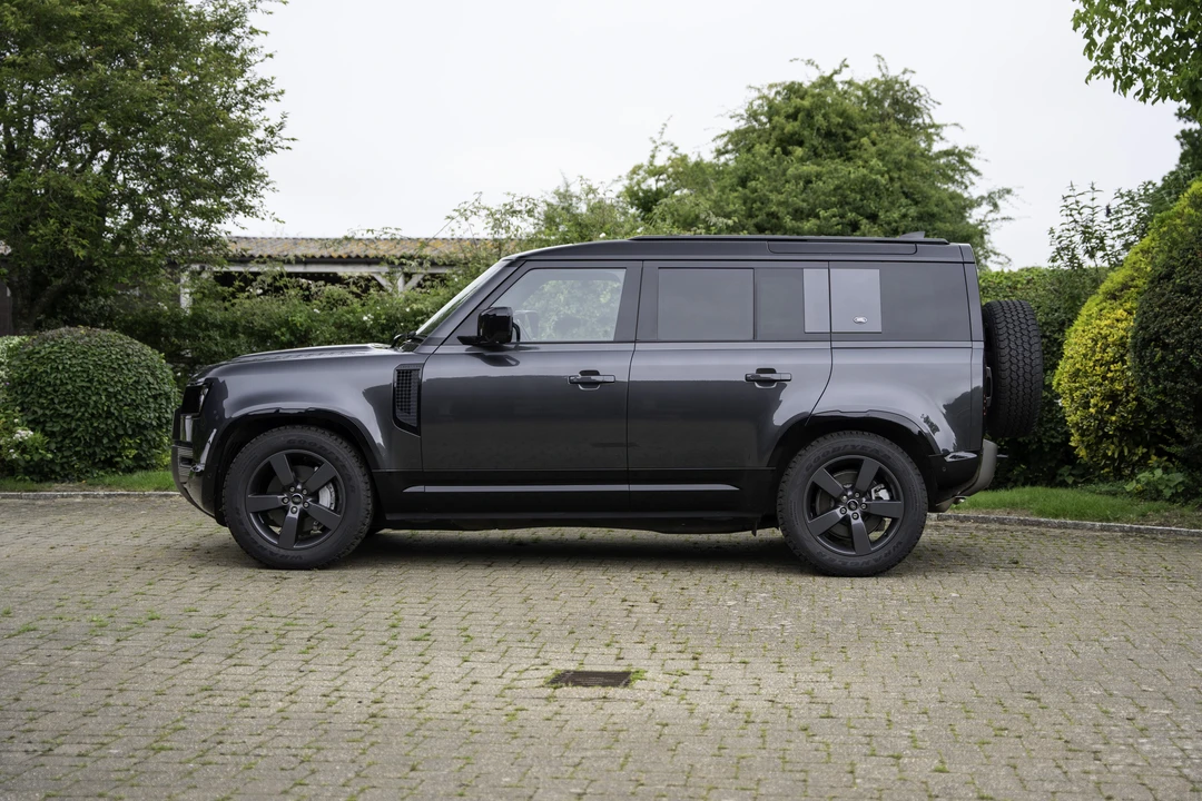 2024 Land Rover Defender L663 - Image 4 of 31