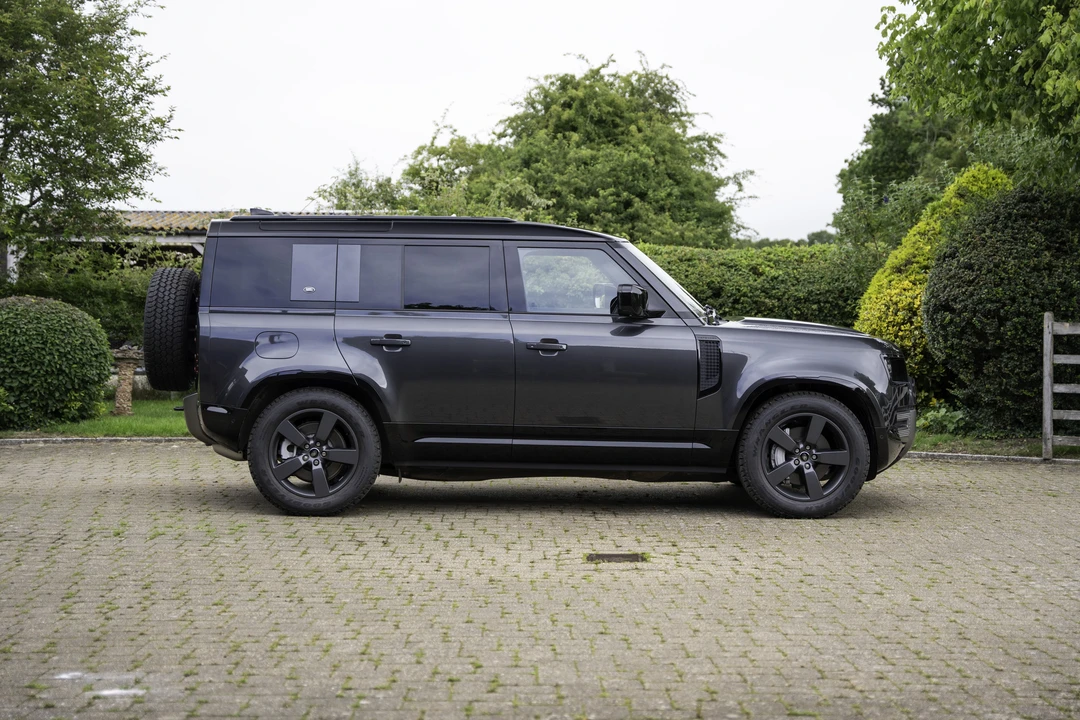 2024 Land Rover Defender L663 - Image 8 of 31