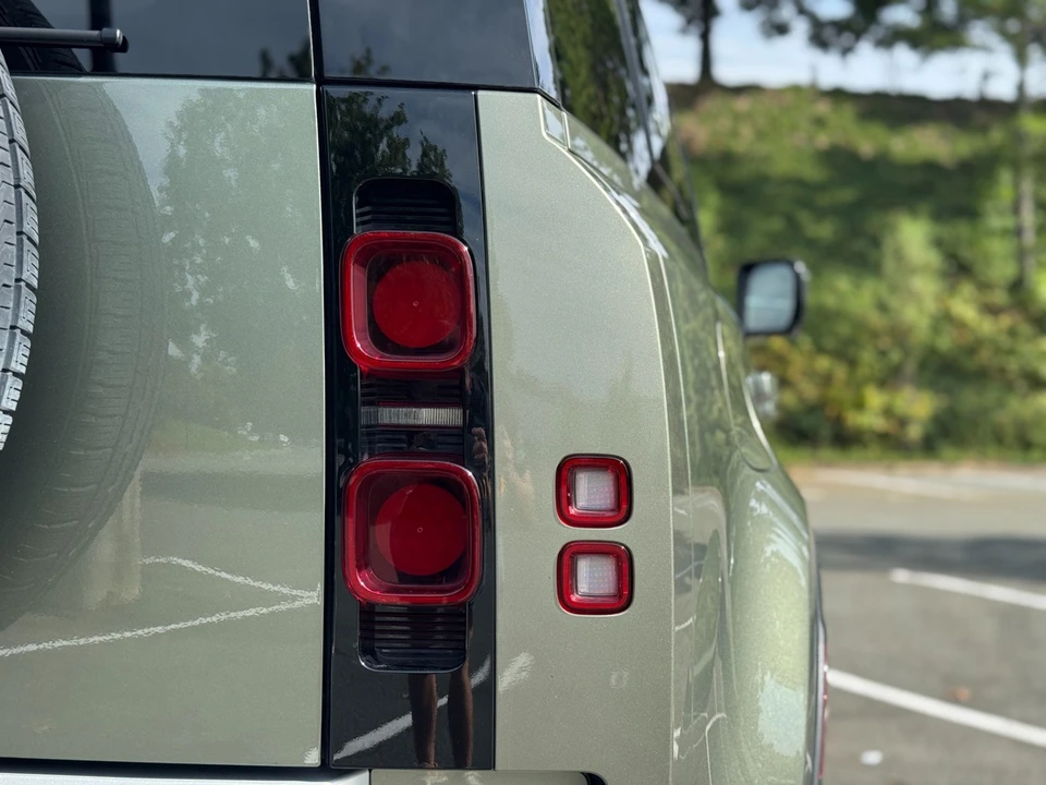 2024 Land Rover Defender L663 - Image 18 of 21