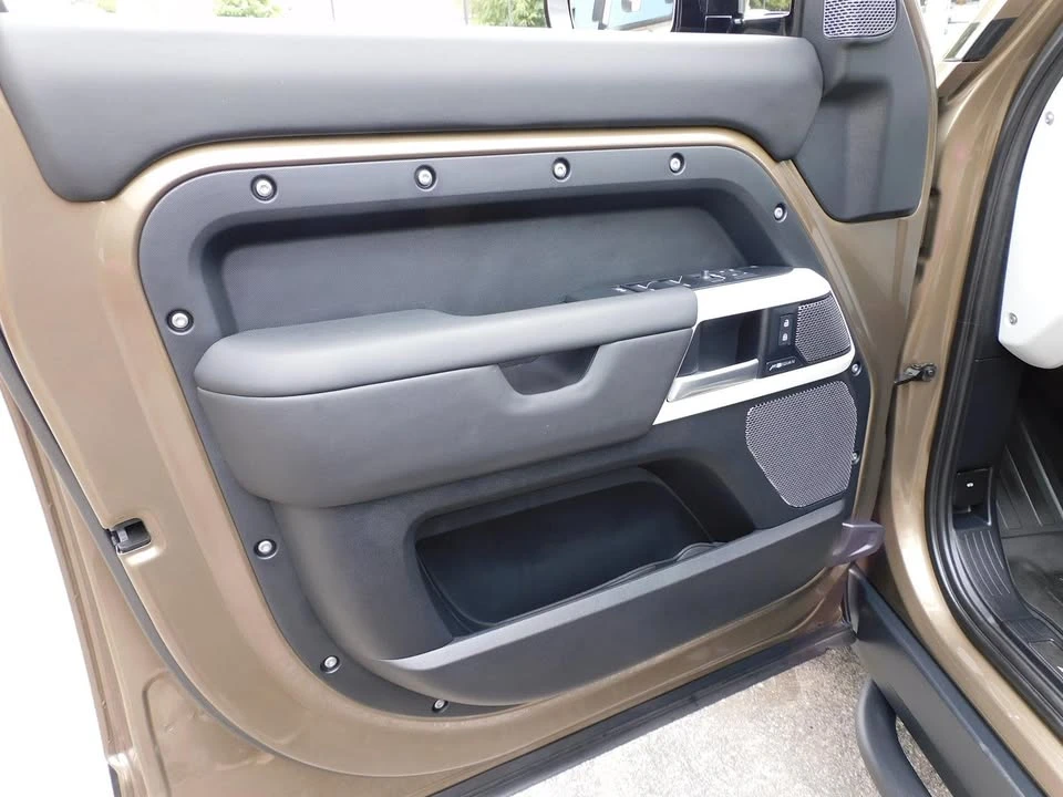2024 Land Rover Defender L663 - Image 16 of 20