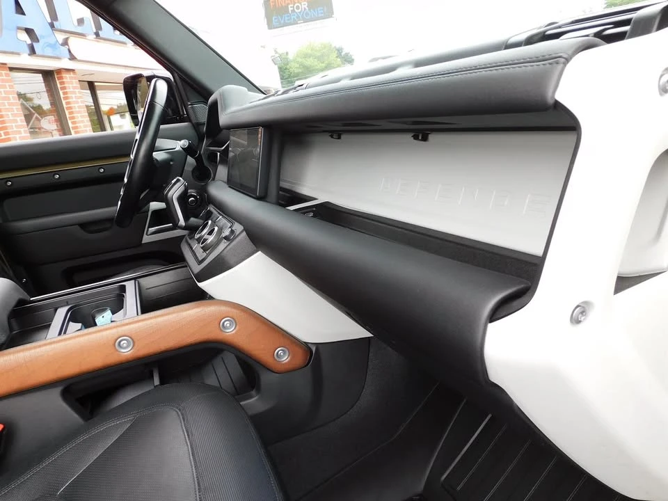 2024 Land Rover Defender L663 - Image 15 of 20