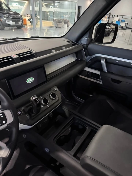 2024 Land Rover Defender L663 - Image 5 of 8