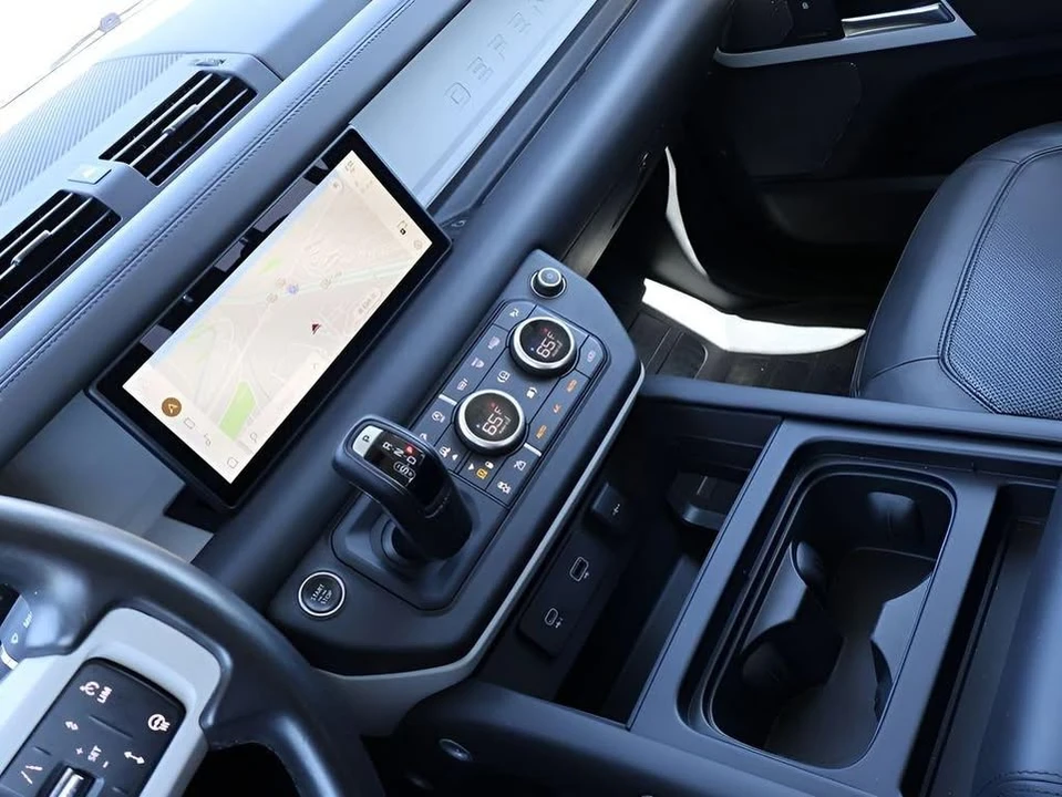 2024 Land Rover Defender L663 - Image 18 of 20