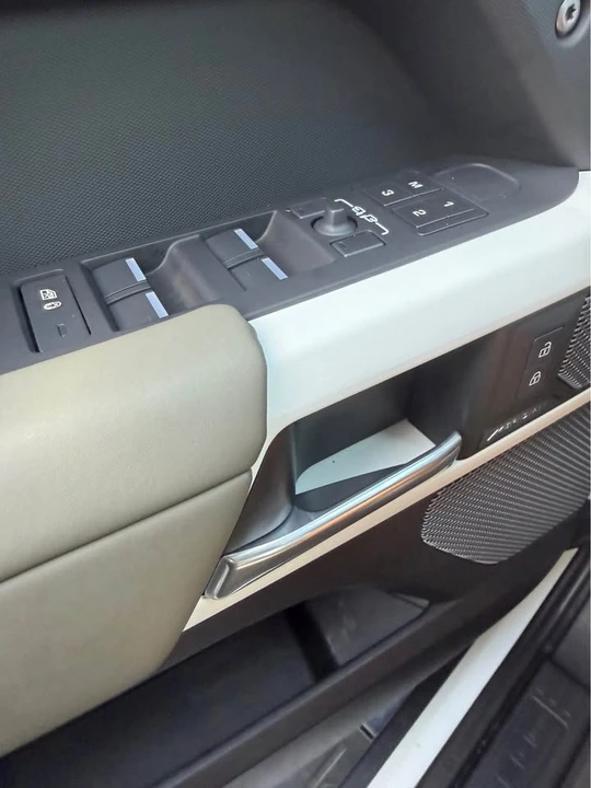2024 Land Rover Defender L663 - Image 12 of 14