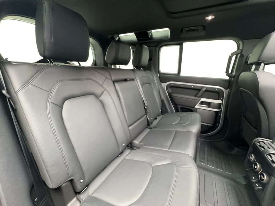 2024 Land Rover - Image 28 of 31