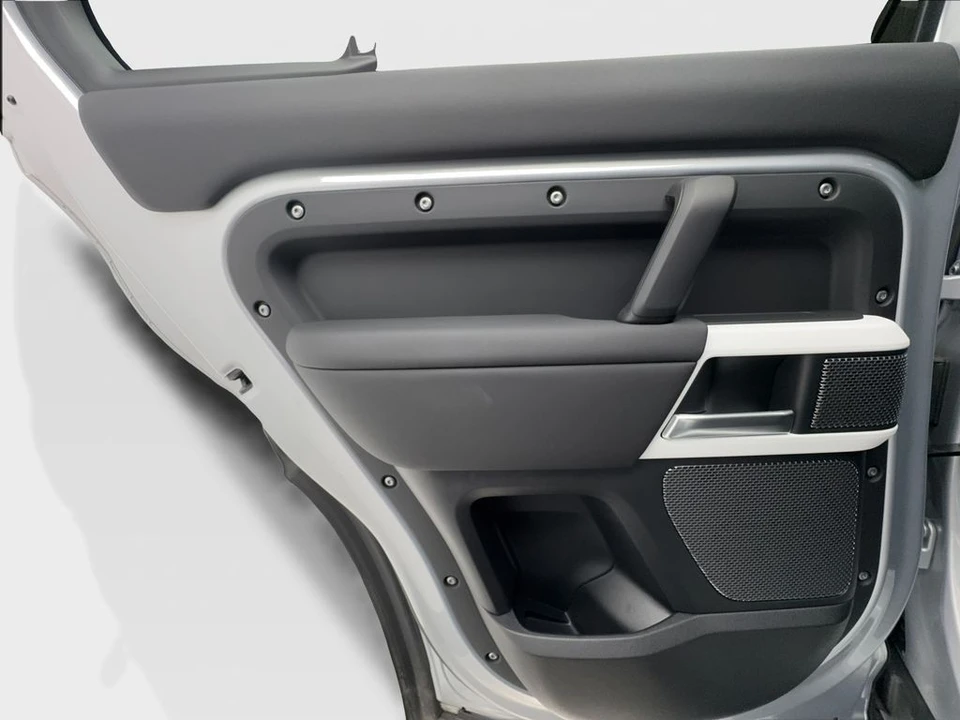 2024 Land Rover - Image 27 of 31