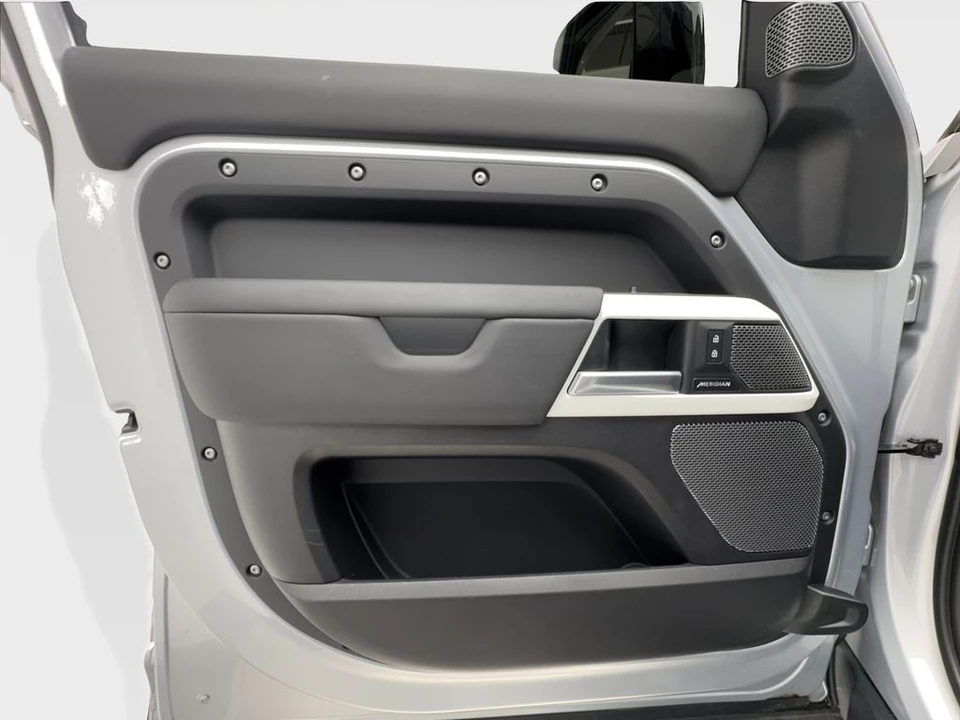 2024 Land Rover - Image 24 of 31