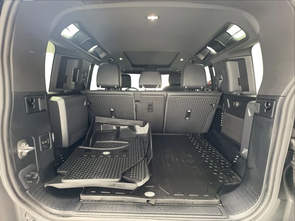 2024 Land Rover Defender L663 - Image 17 of 31