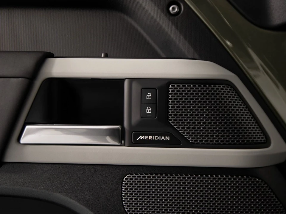 2024 Land Rover Defender L663 - Image 16 of 21