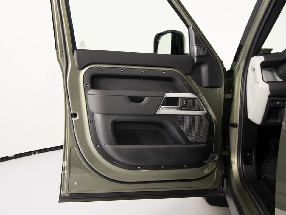 2024 Land Rover Defender L663 - Image 15 of 21