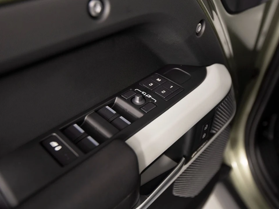 2024 Land Rover Defender L663 - Image 17 of 21