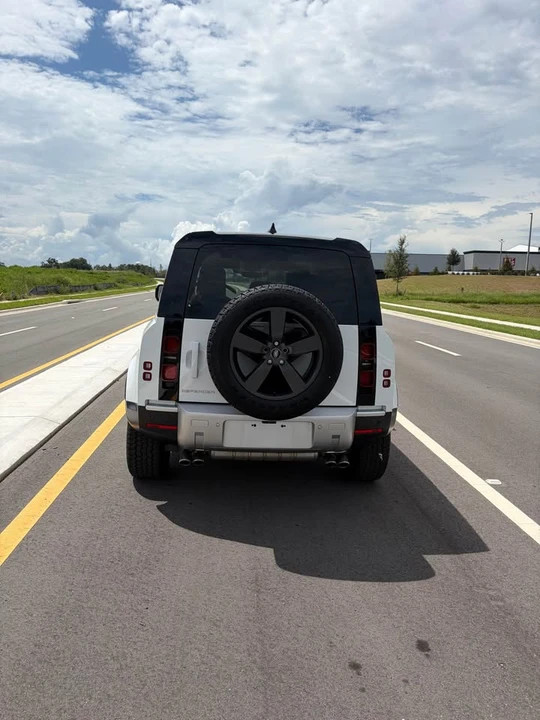 2024 Land Rover Defender L663 - Image 3 of 11