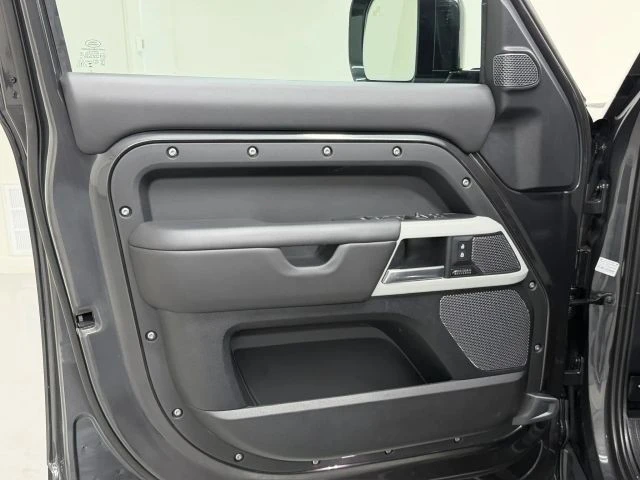 2024 Land Rover - Image 20 of 31
