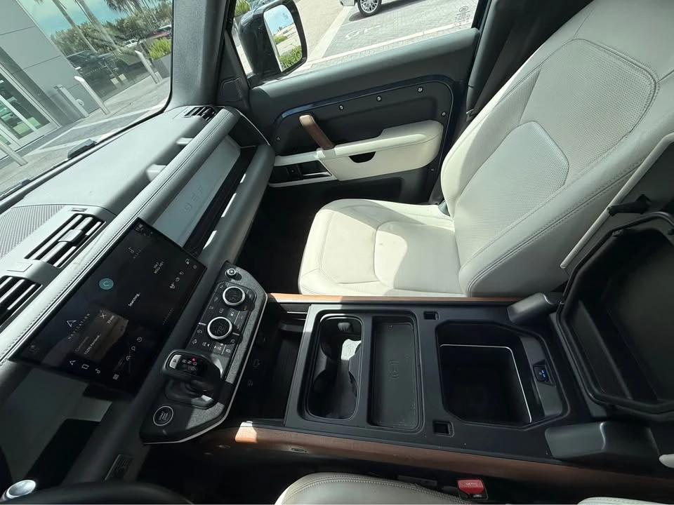 2024 Land Rover Defender V8 - Image 13 of 20