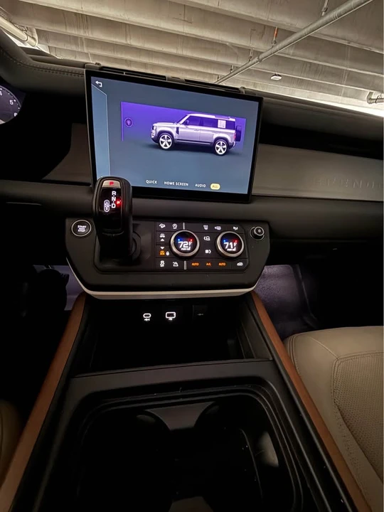 2024 Land Rover Defender V8 - Image 17 of 20