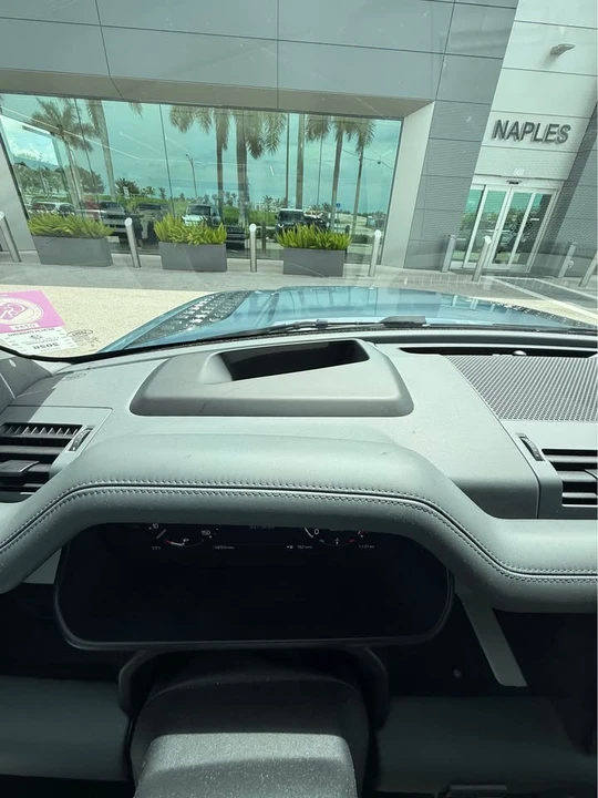 2024 Land Rover Defender V8 - Image 15 of 20
