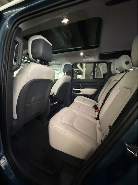 2024 Land Rover Defender V8 - Image 19 of 20