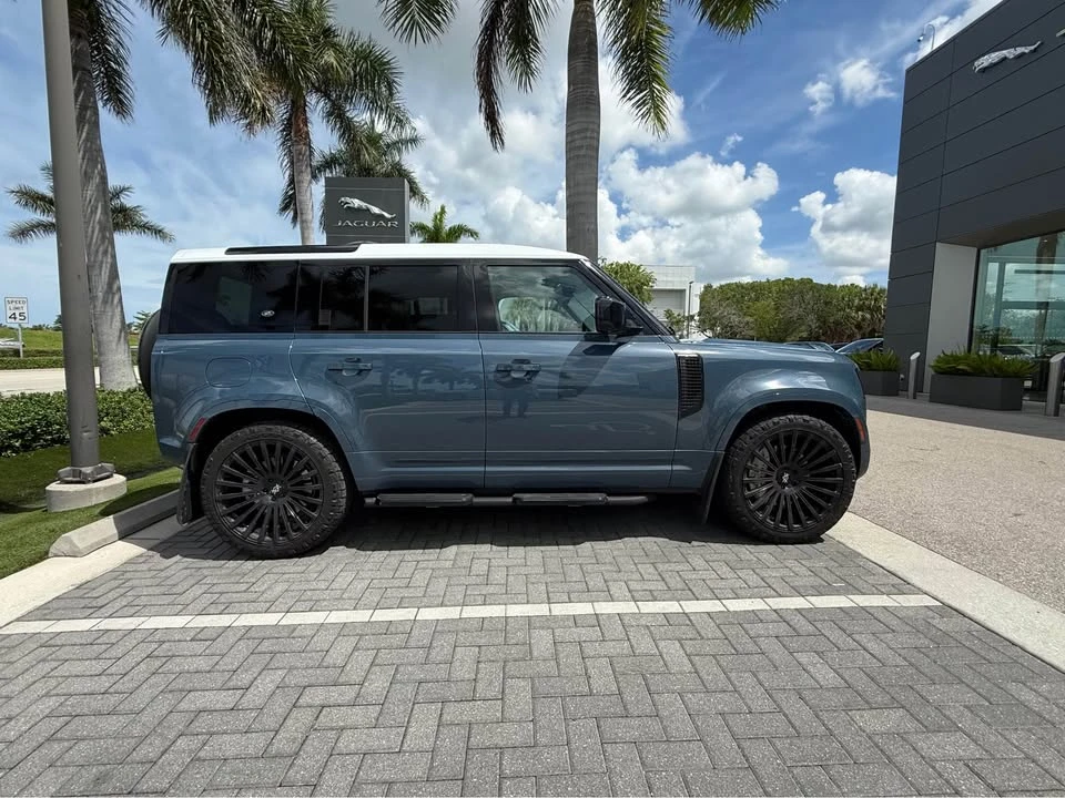 2024 Land Rover Defender V8 - Image 8 of 20