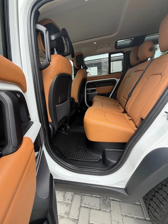 2024 Land Rover Defender V8 - Image 7 of 13
