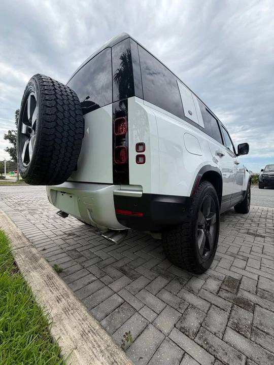 2024 Land Rover Defender V8 - Image 12 of 13