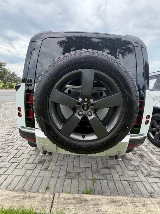 2024 Land Rover Defender V8 - Image 11 of 13