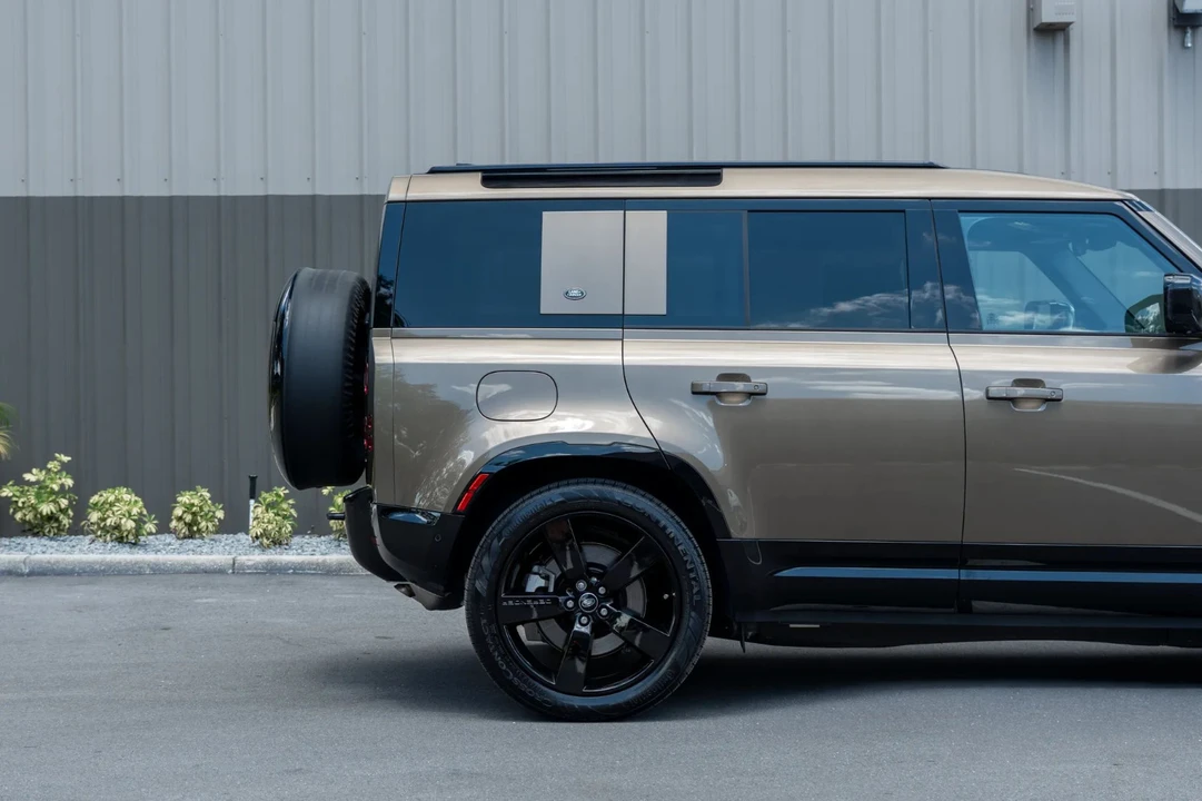 2024 Land Rover Defender L663 - Image 5 of 31