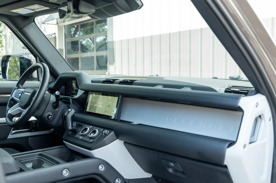 2024 Land Rover Defender L663 - Image 21 of 31